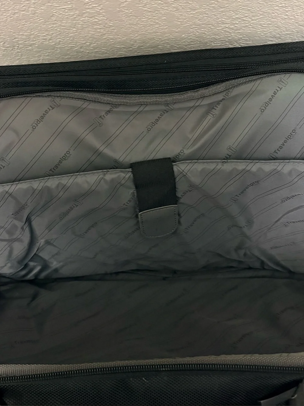 Travelpro Black Expandable Laptop Briefcase Business Travel Shoulder Bag